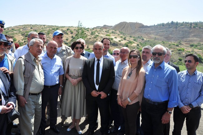 Slovakya Kıbrıs Büyükelçisi Oksana Tomova, Kıbrıslı Türk ve Rum Siyasi Parti Temsilcileri, Muhtarlar ve Lefke Bölgesi Sivil Toplum Örgütleri Aplıç Kapısı’nı ziyaret etti.